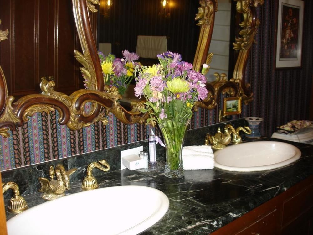 Montgomery Mansion Bed and breakfast