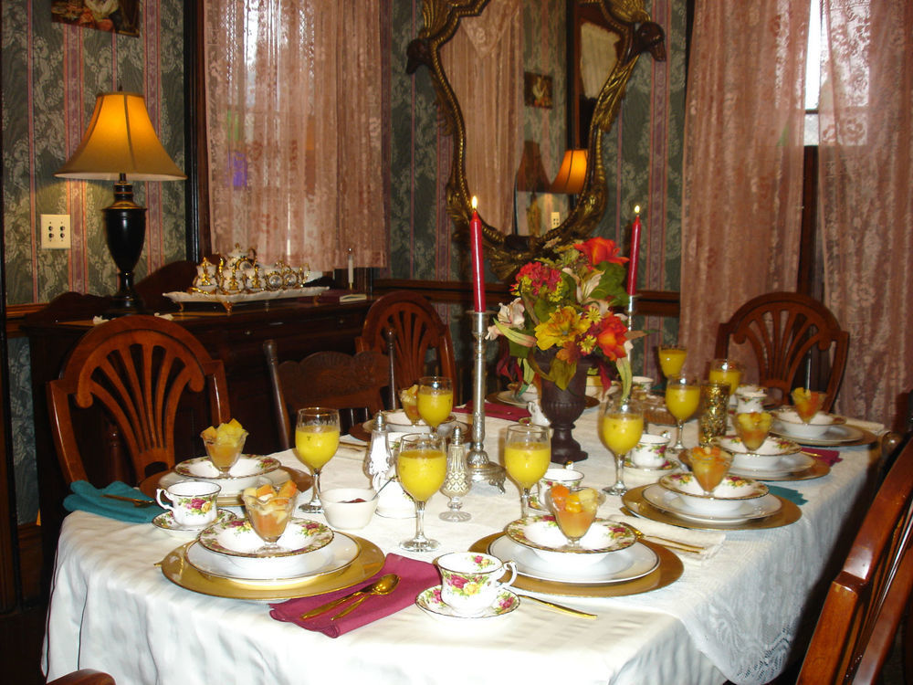 Montgomery Mansion * Claysville