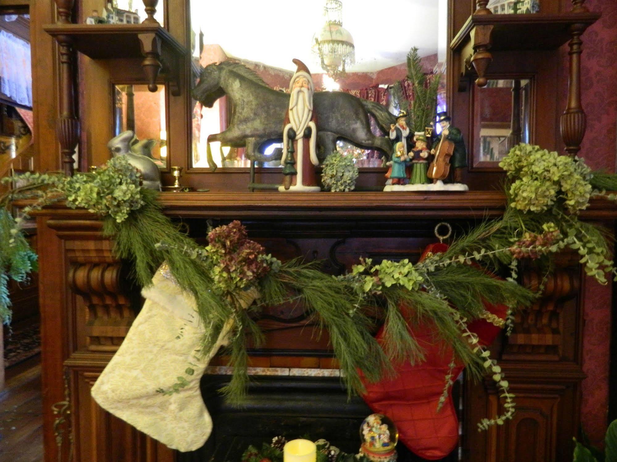 Montgomery Mansion Bed and breakfast