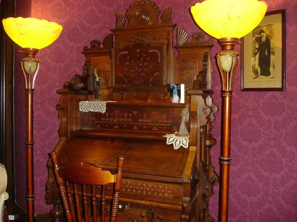 Montgomery Mansion