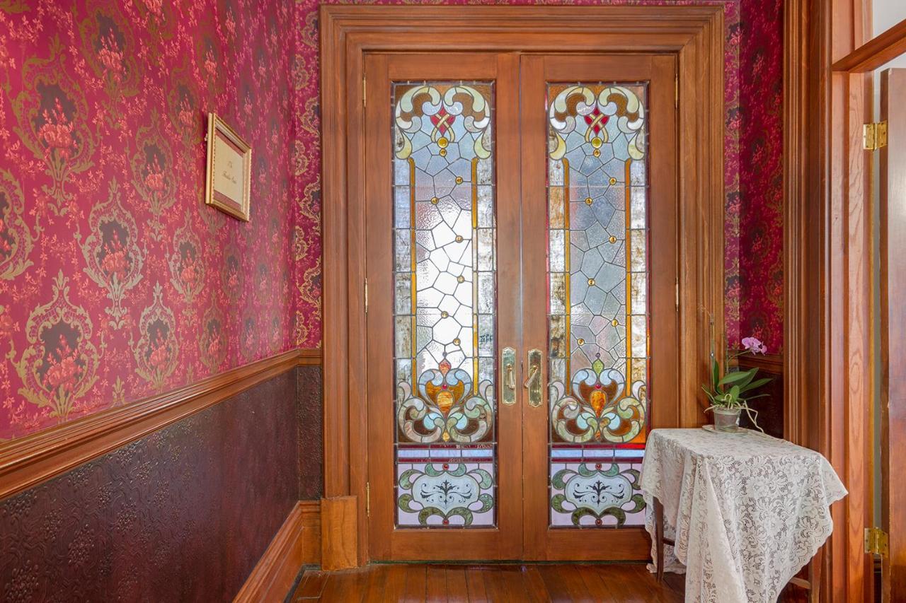 Montgomery Mansion Bed and breakfast *