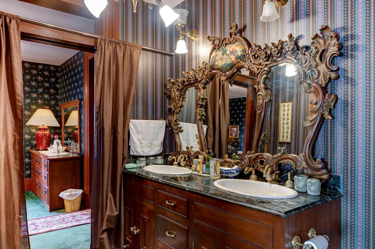 Montgomery Mansion Bed and breakfast Claysville